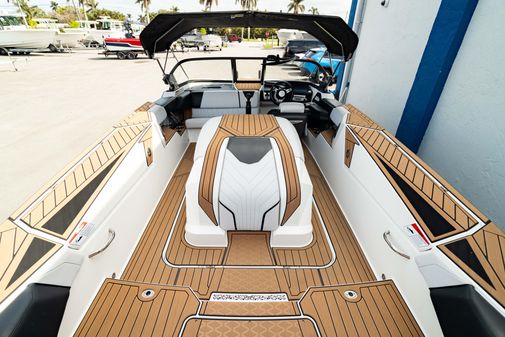 Nautique SKI-NAUTIQUE-CLOSED-BOW image