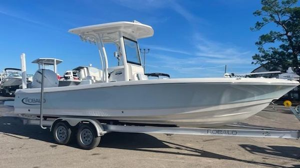 Robalo 246 Cayman 