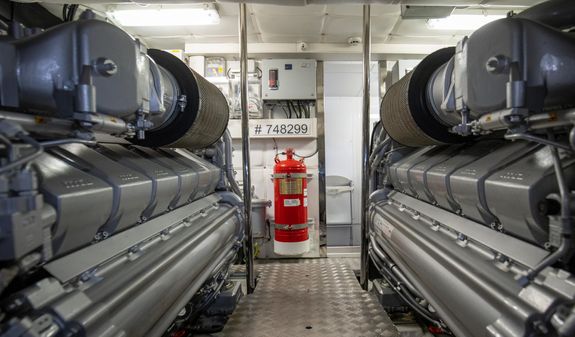 Pershing 74 image