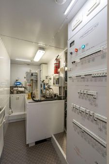 Pershing 74 image