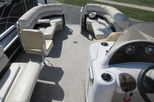 Sylvan 820 Mirage Cruise image