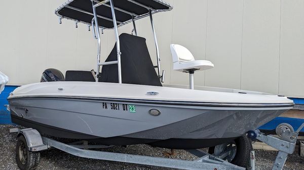 Bayliner Element F18