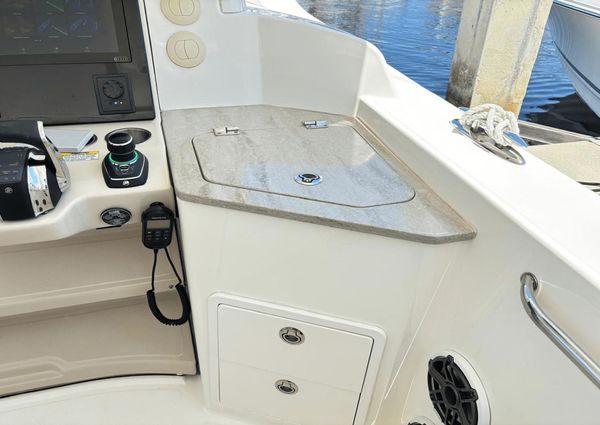 Boston Whaler 350 Realm image