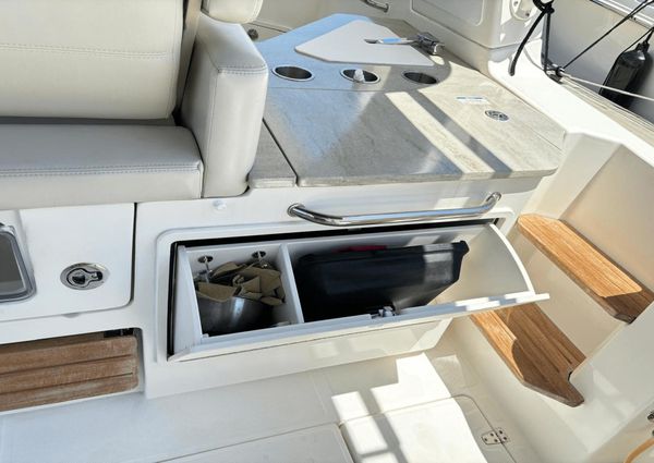 Boston Whaler 350 Realm image