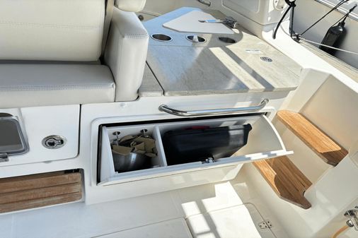 Boston Whaler 350 Realm image