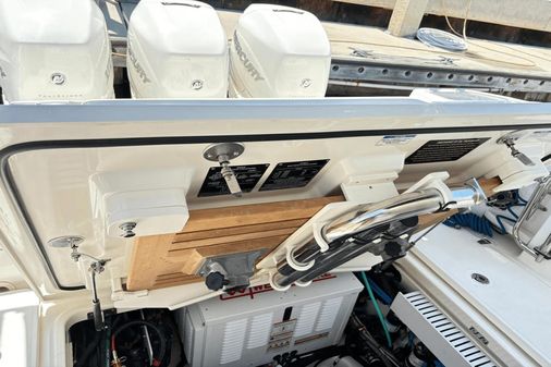 Boston Whaler 350 Realm image