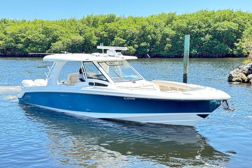 Boston Whaler 350 Realm image