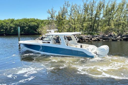 Boston Whaler 350 Realm image