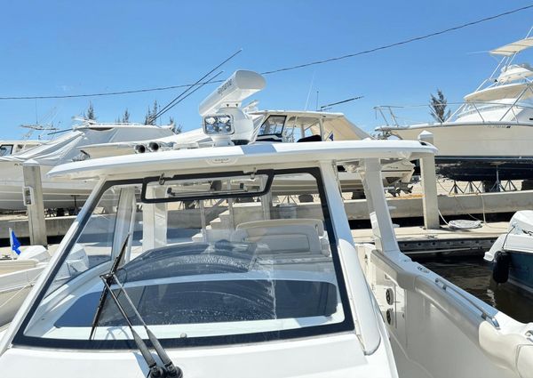 Boston Whaler 350 Realm image