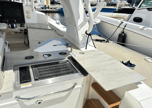 Boston Whaler 350 Realm image