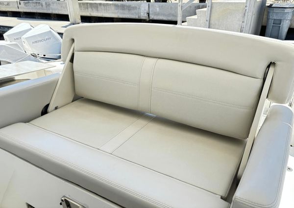 Boston Whaler 350 Realm image