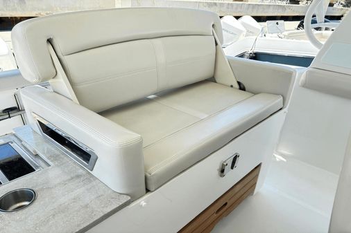 Boston Whaler 350 Realm image