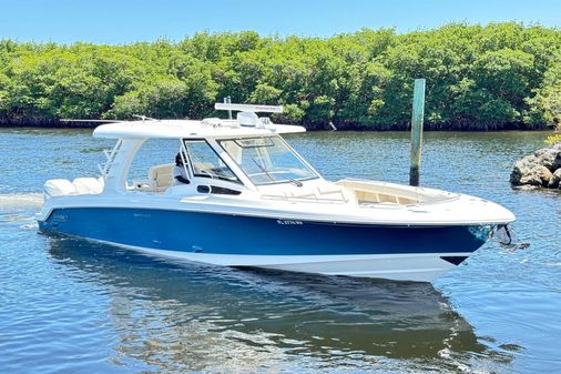 Boston Whaler 350 Realm image