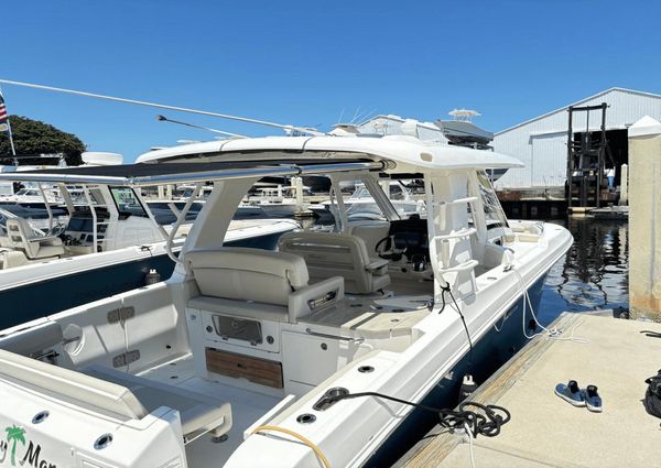 Boston Whaler 350 Realm image