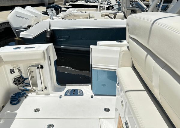 Boston Whaler 350 Realm image