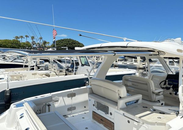 Boston Whaler 350 Realm image