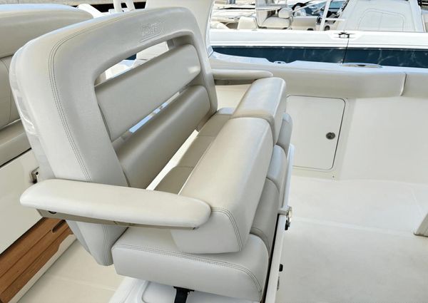 Boston Whaler 350 Realm image