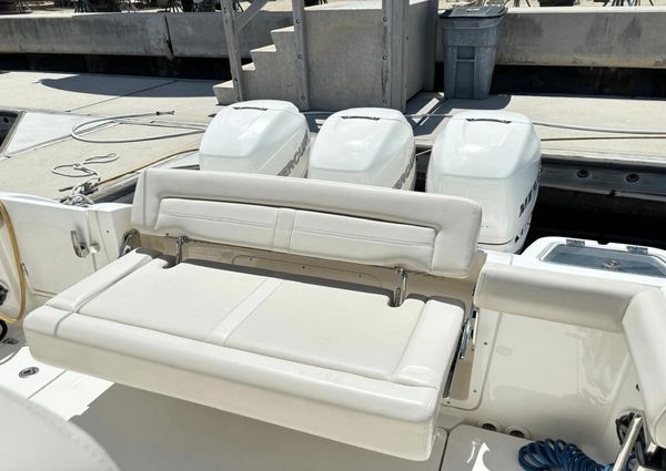 Boston Whaler 350 Realm image