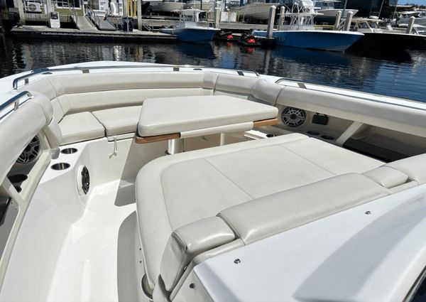 Boston Whaler 350 Realm image