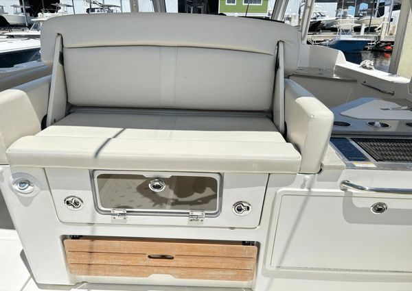 Boston Whaler 350 Realm image