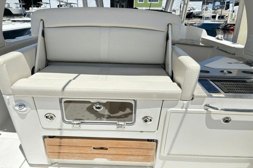 Boston Whaler 350 Realm image