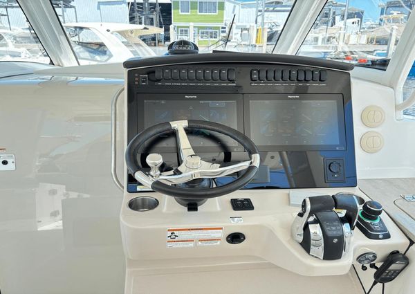 Boston Whaler 350 Realm image