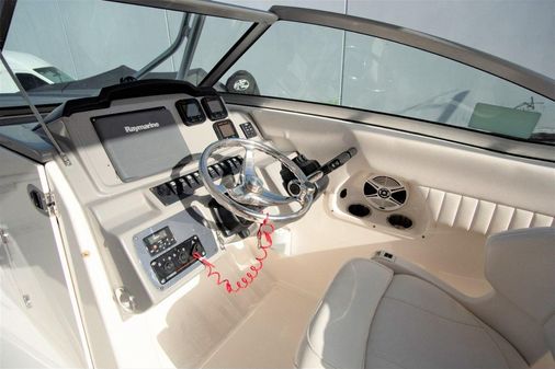Robalo 247 Dual Console image