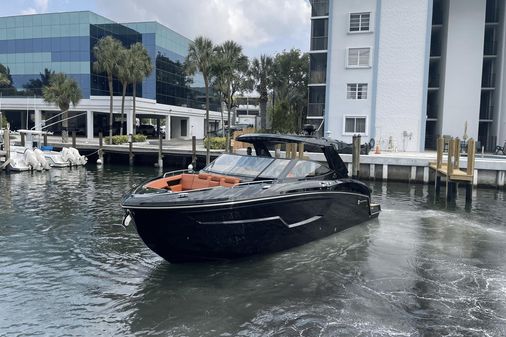 Cruisers Yachts 38 GLS South Beach OB image