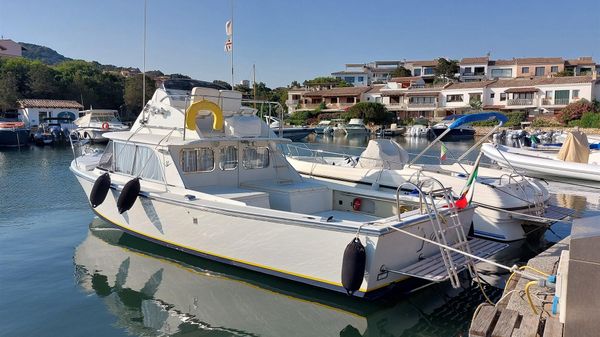 Bertram 31 Flybridge Cruiser 