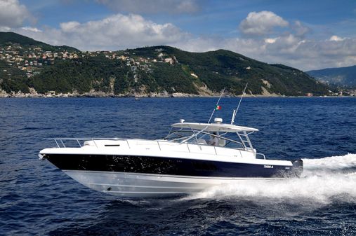 Intrepid 475 Sport Yacht image