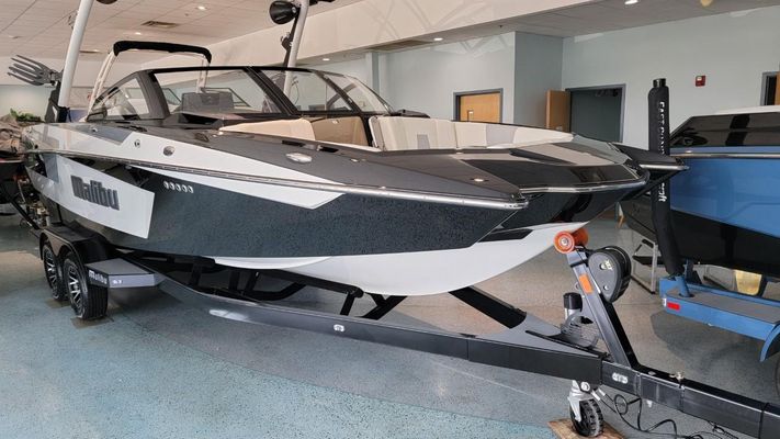 Malibu 23 MXZ - main image