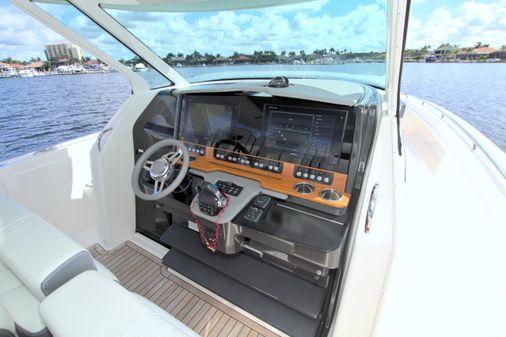 Tiara Sport 38 LS image