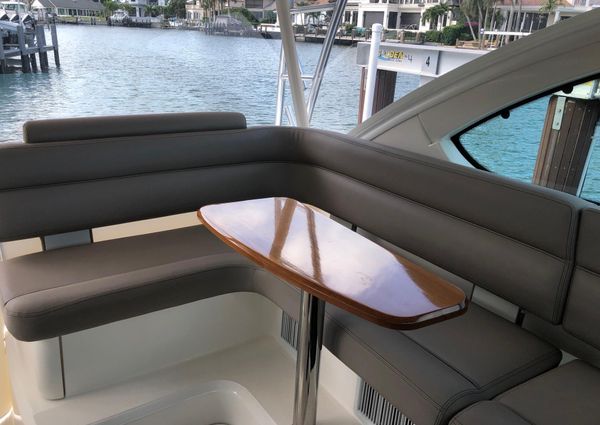 Tiara Yachts 3900 Coronet image