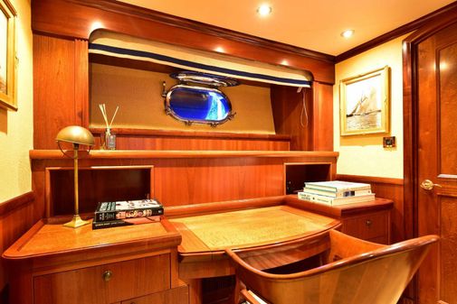 Sovereign Westport Pilothouse On-Deck Master image