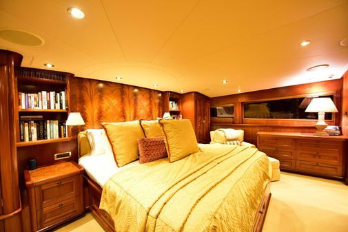 Sovereign Westport Pilothouse On-Deck Master image