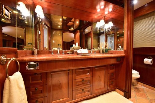 Sovereign Westport Pilothouse On-Deck Master image