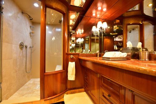 Sovereign Westport Pilothouse On-Deck Master image