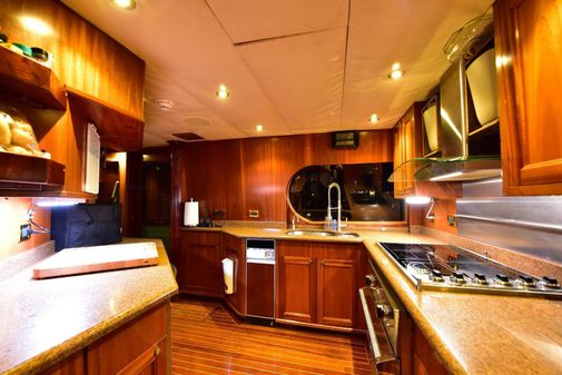 Sovereign Westport Pilothouse On-Deck Master image