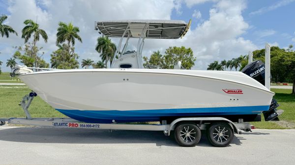 Boston Whaler 240 Outrage 