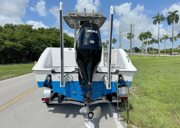 Boston-whaler 240-OUTRAGE image