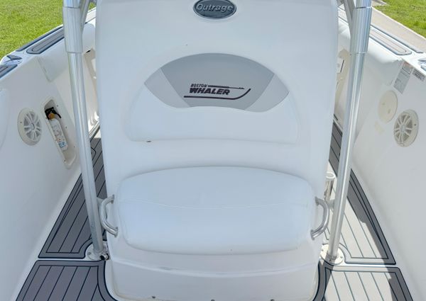 Boston-whaler 240-OUTRAGE image