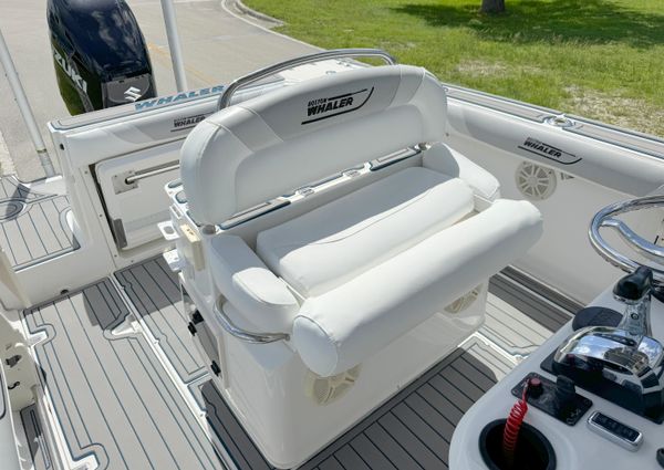 Boston-whaler 240-OUTRAGE image