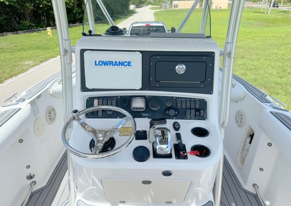 Boston-whaler 240-OUTRAGE image