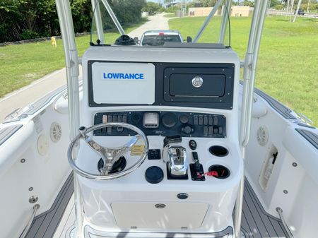 Boston-whaler 240-OUTRAGE image