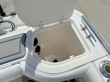 Boston-whaler 240-OUTRAGE image