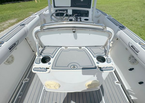 Boston-whaler 240-OUTRAGE image