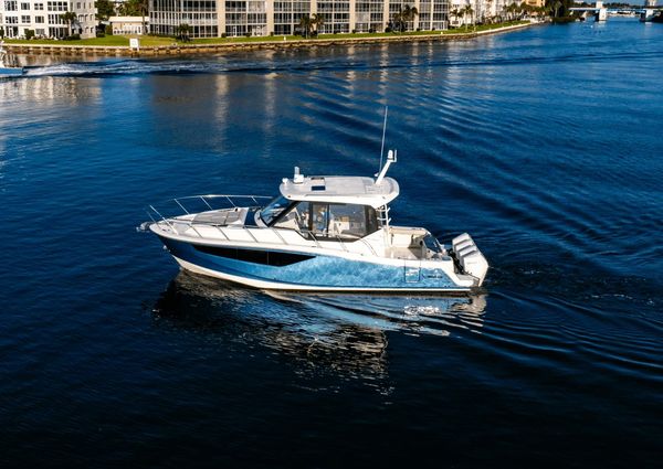 Boston Whaler 405 Conquest image