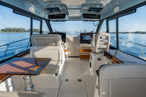 Boston Whaler 405 Conquest image