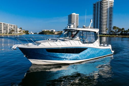 Boston Whaler 405 Conquest image