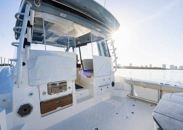 Boston Whaler 405 Conquest image